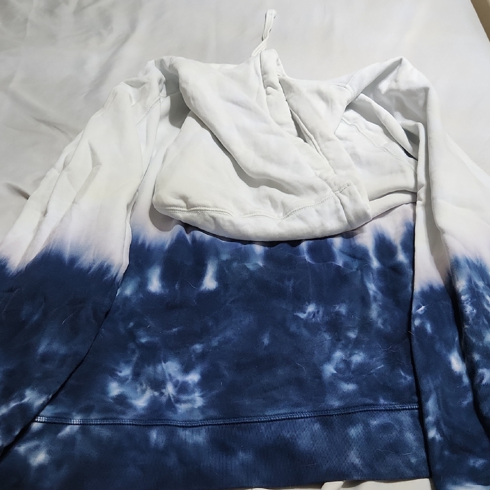 Old Navy White and Blue Tie-Dye Hoodie - Picture 6 of 8